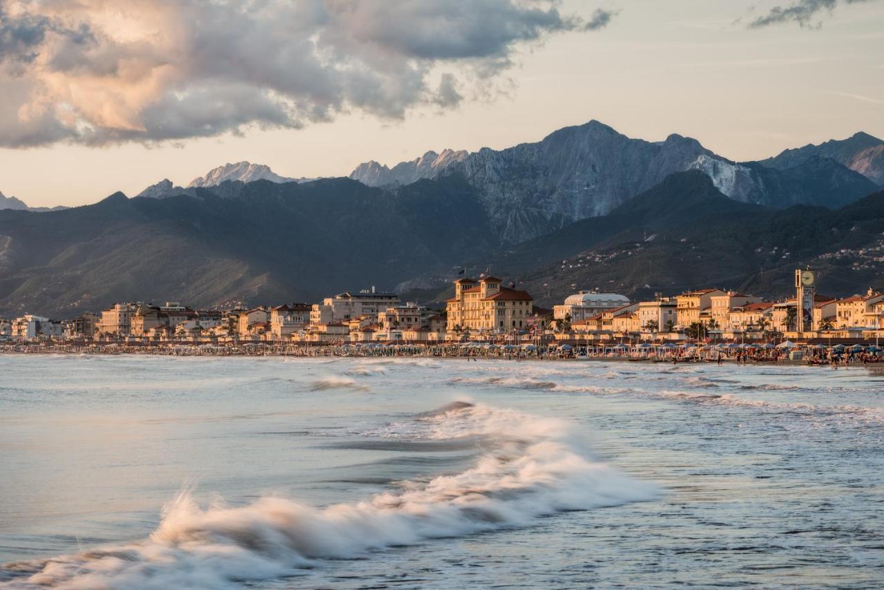 Bed and Breakfast Il Sole Antico Виареджо Экстерьер фото